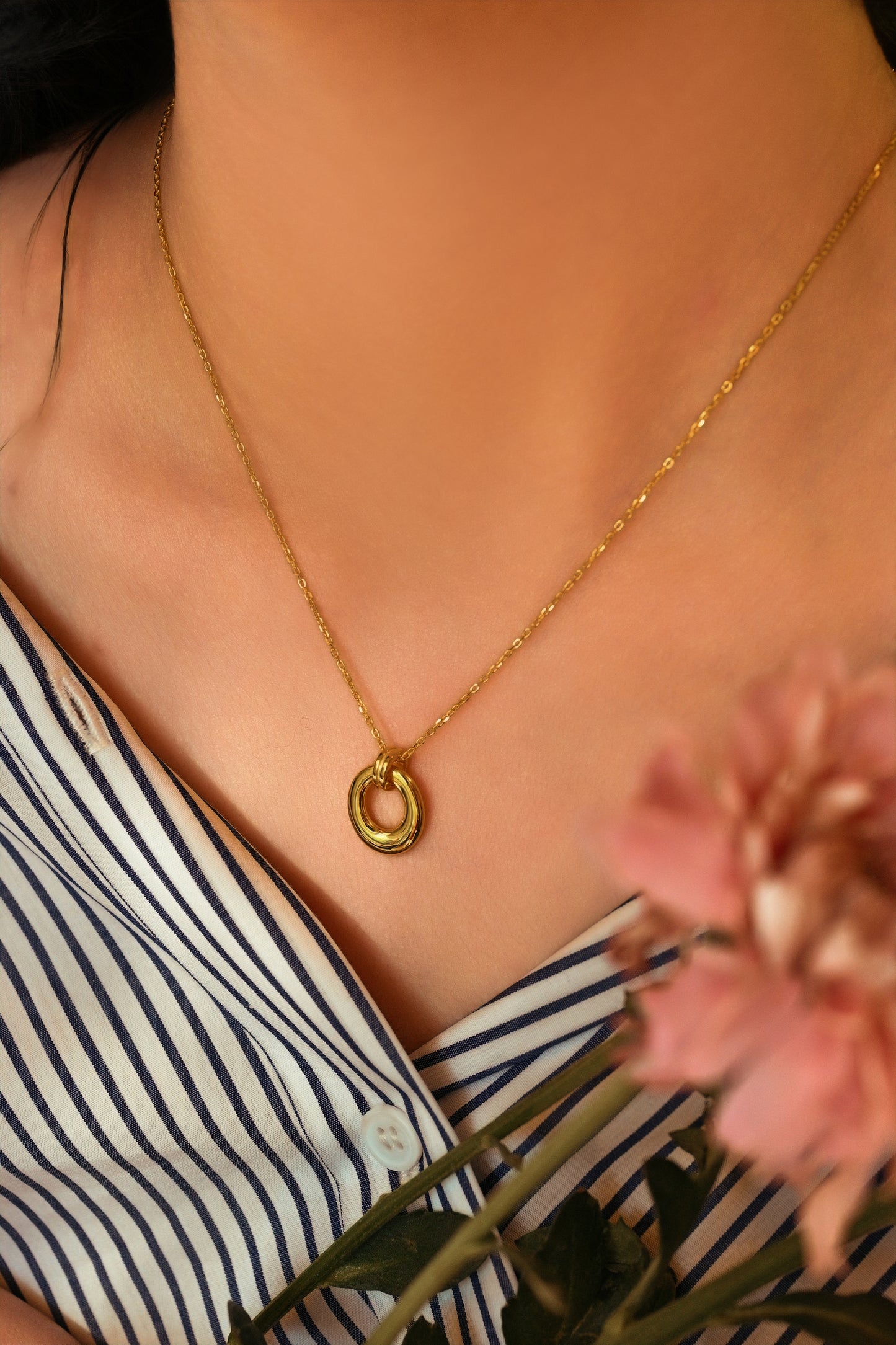 Oval Pendant Necklace