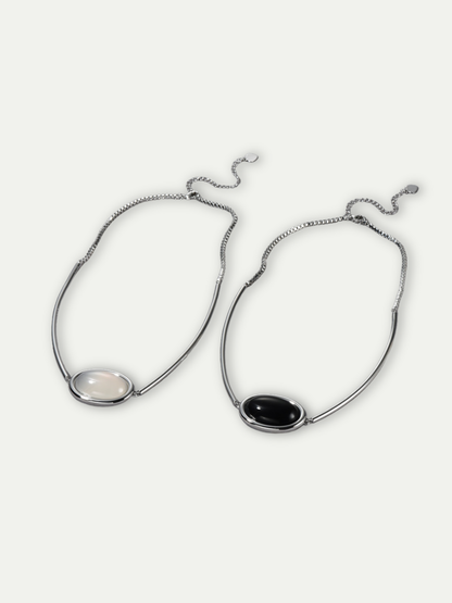 Halskette der Mondstille